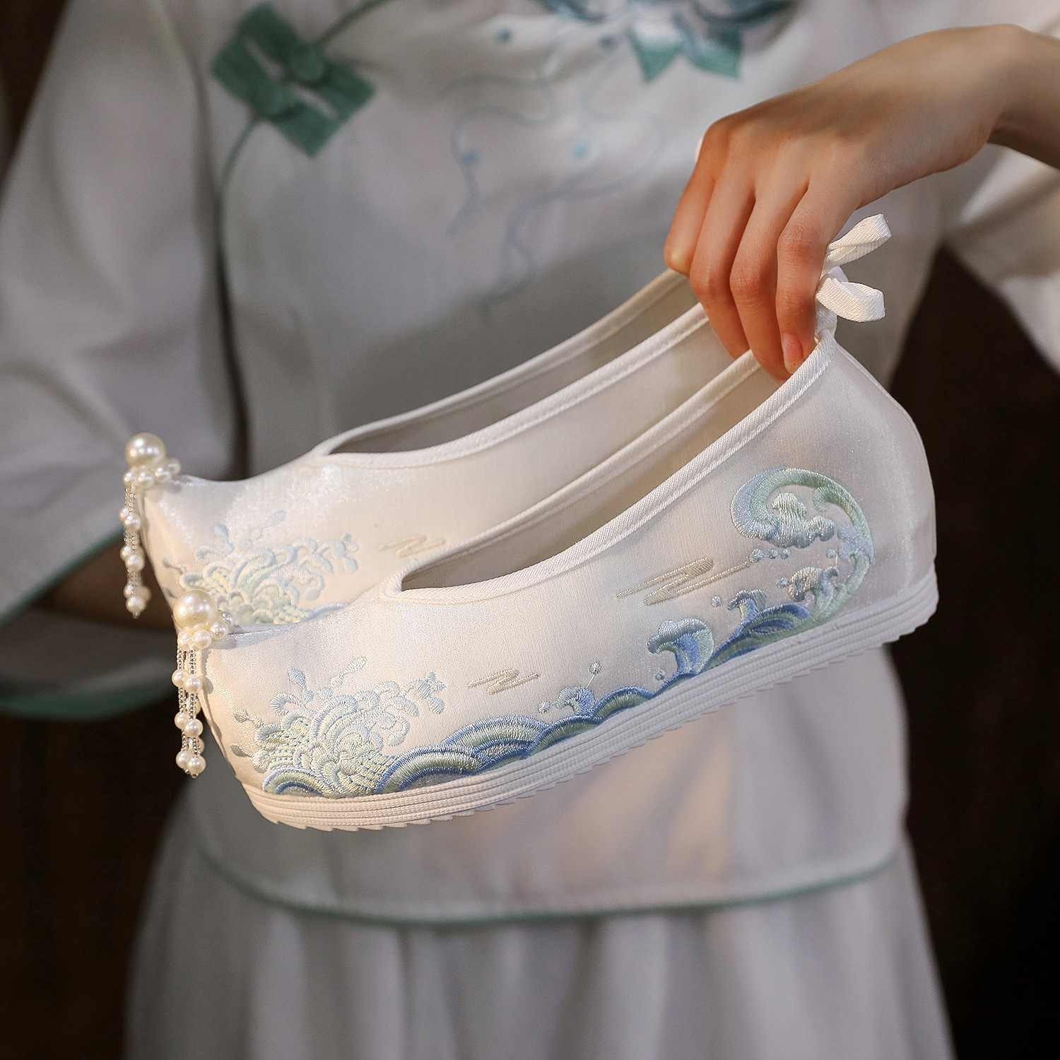 Waves Hanfu Shoes Female Embro – Embroidery Wedding recenzja i cena