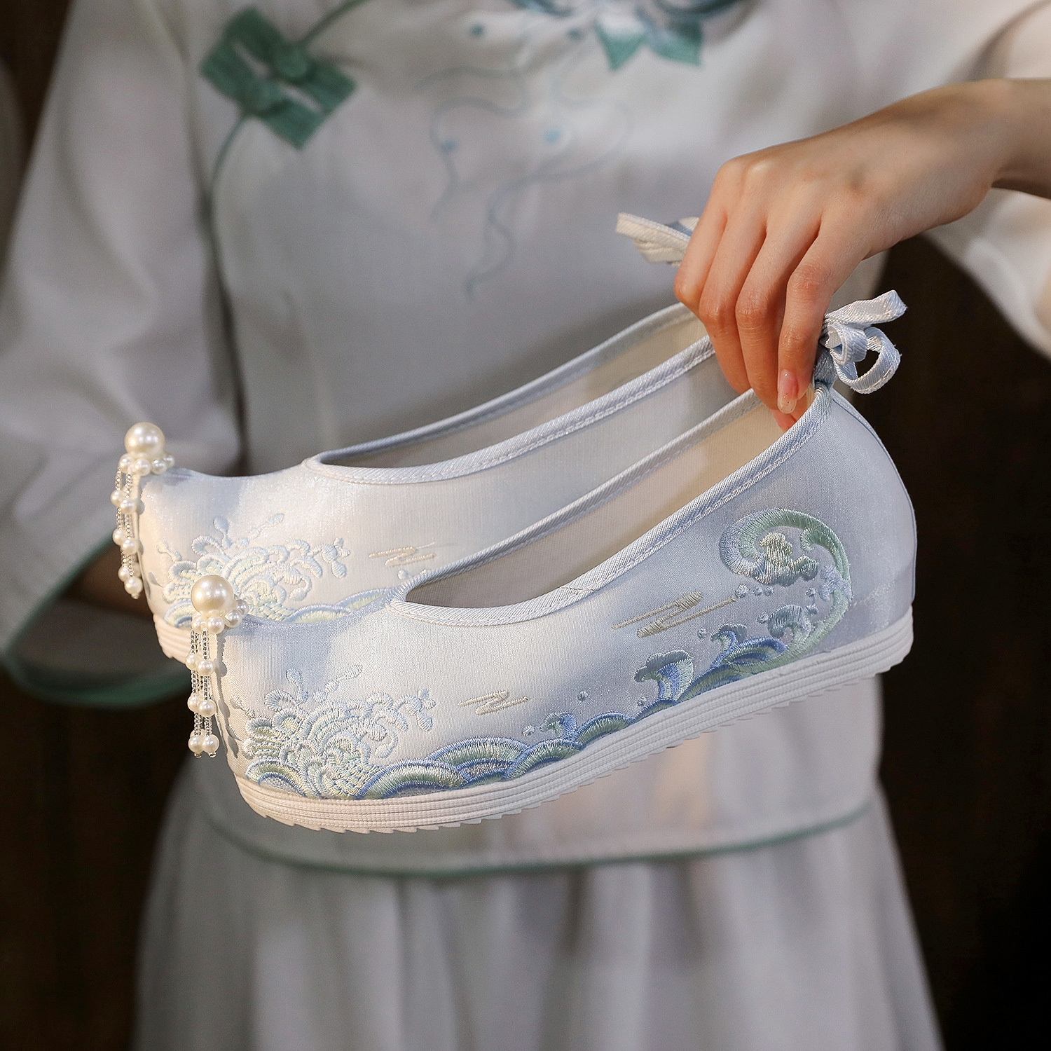 Waves Hanfu Shoes Female Embro – Embroidery Wedding recenzja i cena