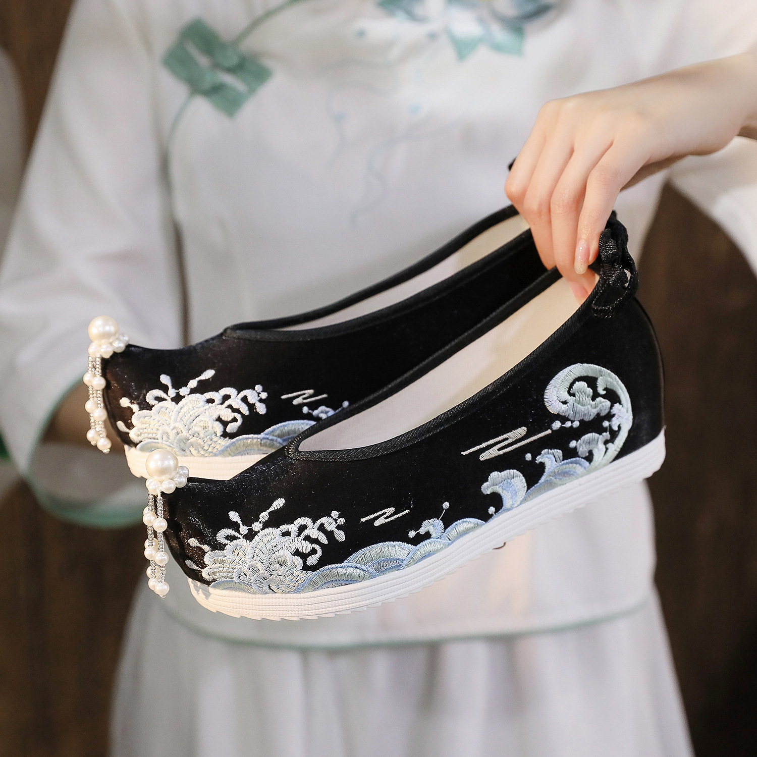 Waves Hanfu Shoes Female Embro – Embroidery Wedding recenzja i cena